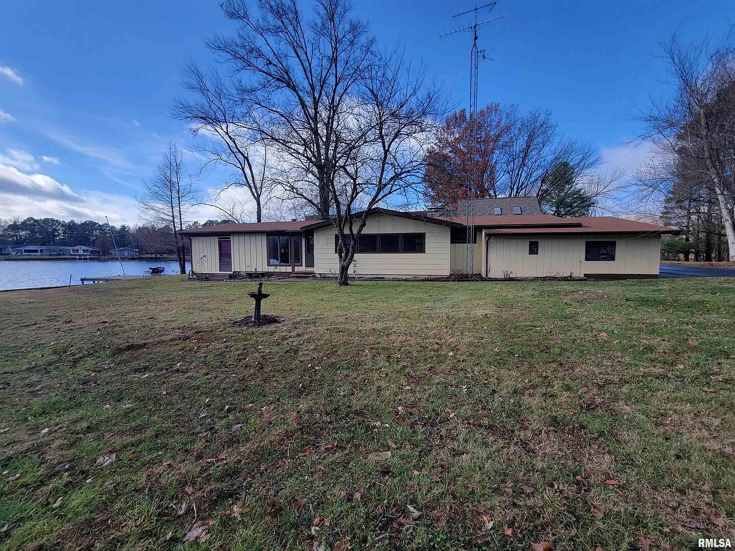 242 E New Thompson Lake Rd, Carbondale, IL 62901 | Zillow