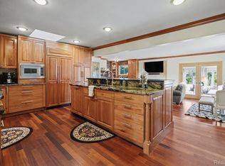 6622 Houghten Dr, Troy, MI 48098