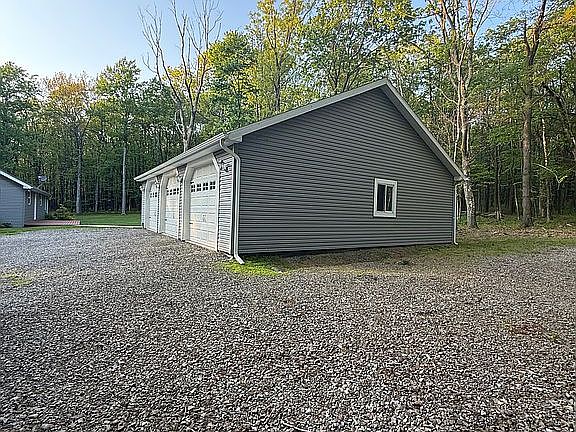 3rd image of 290 Hazelwood Dr