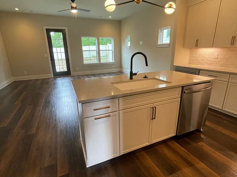 1086 Noble Loop #11 — Photo 2