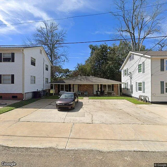 4252 Oxford Ave