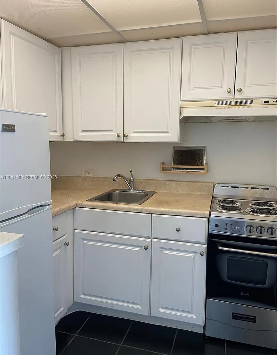 Bayshore Yacht & Tennis C — Photo 3
