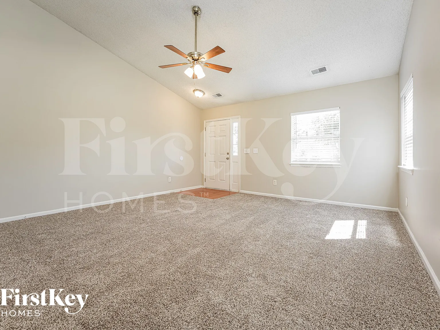 3 bed, 2.0 bath, 1716 sqft, $2,160 — Photo 3