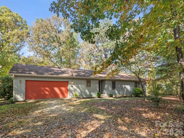 45 Bearwallow Rd, Hendersonville, NC 28792
