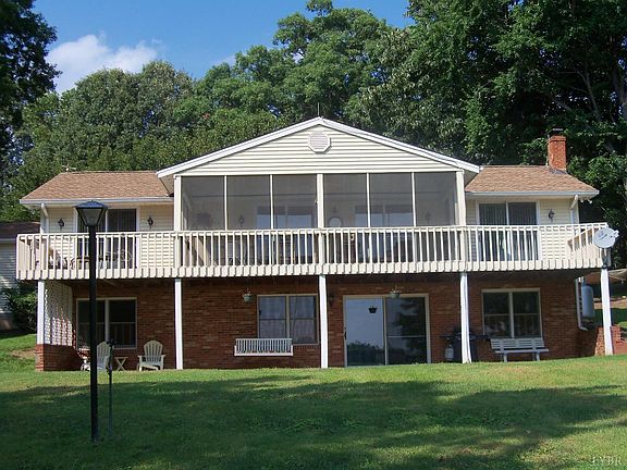 3rd image of 103 Pine Cone Dr