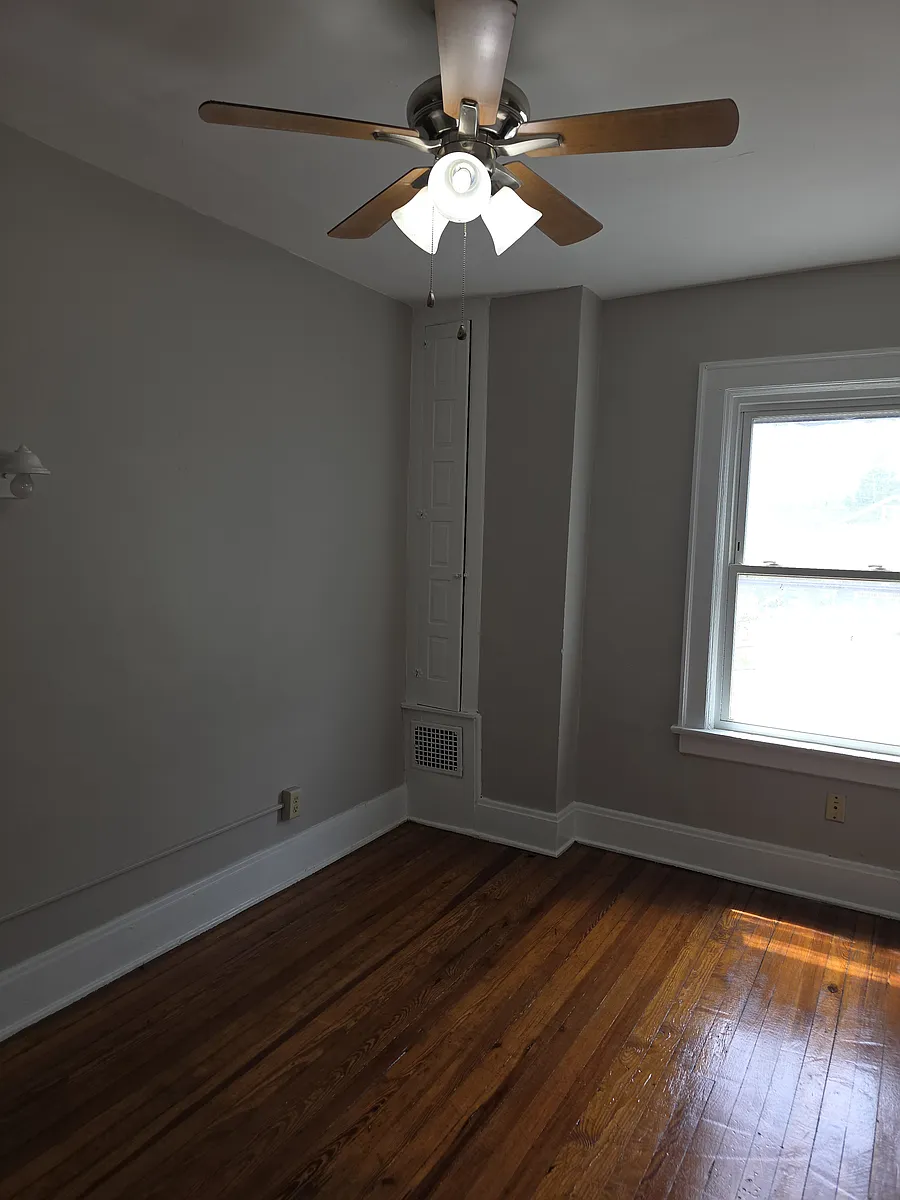 Building Photo - 867 E Whittier St