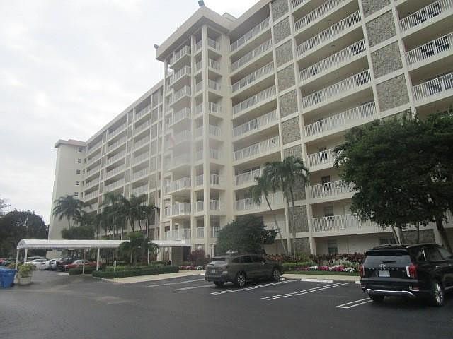 1st image of 3510 Oaks Way #203