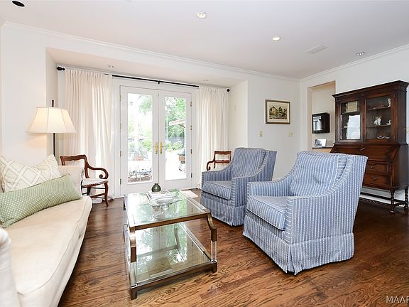 5th image of 3338 Thomas Ave