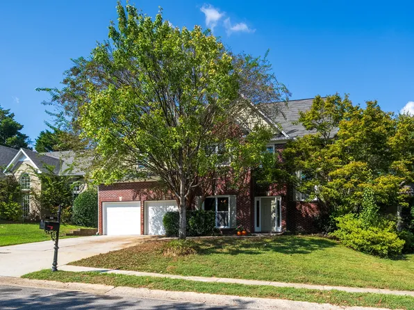 2421 Mountain Dr, Hoover, AL 35226