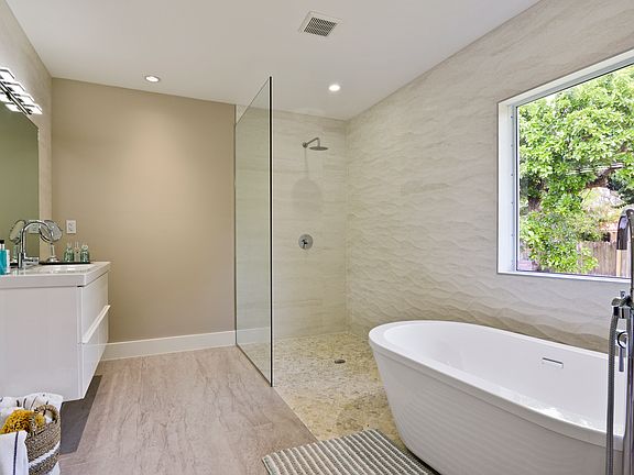 5th image of 2431 SW 14th St