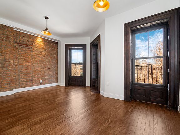 5th image of 534 Hancock St APT 3