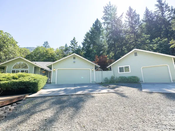 1355 Summit Loop, Grants Pass, OR 97527