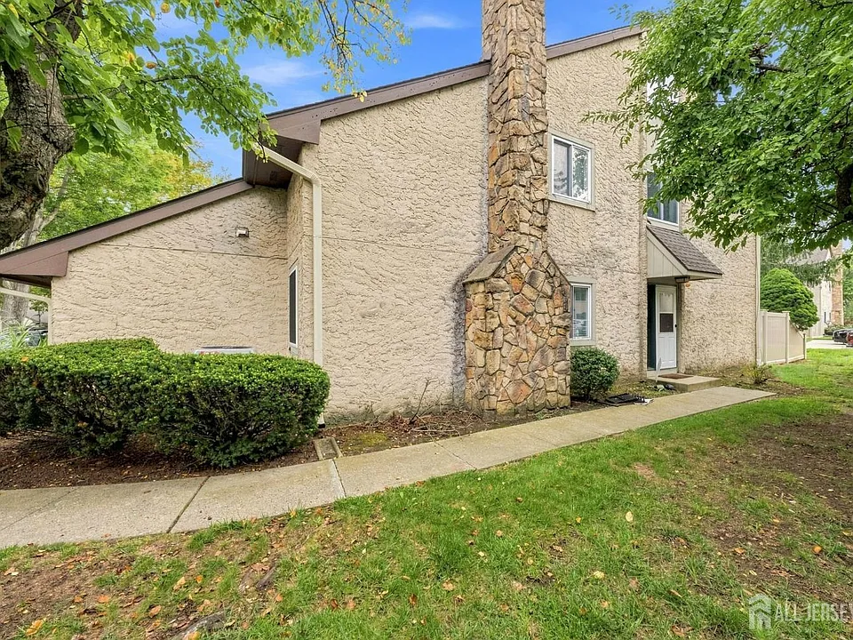 89 Tennyson Dr