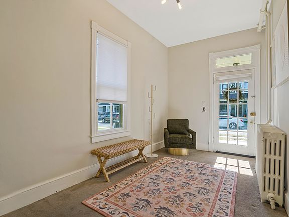 5th image of 208 E Howell Ave #1