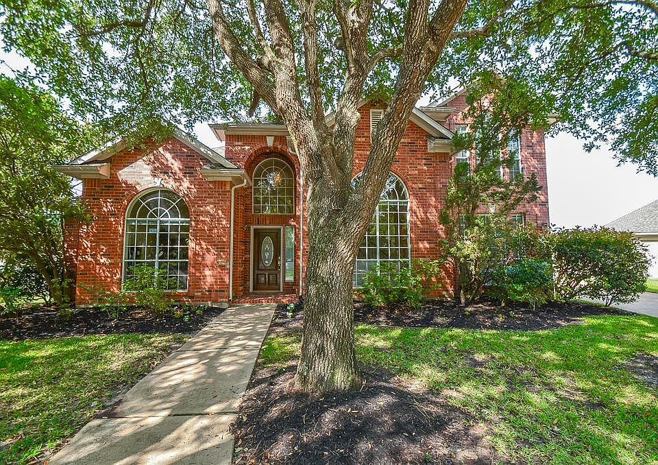 Gorgeous home in the highly desired Green Trails Park subdivision.