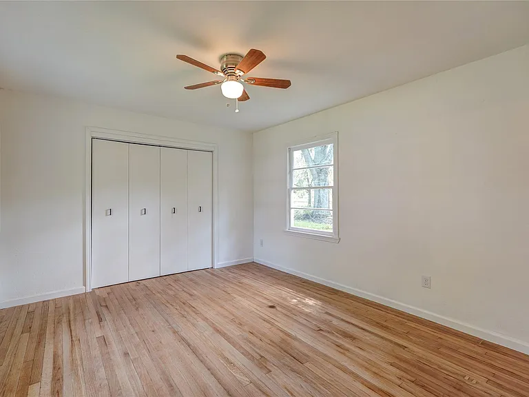1319 Elm St — Photo 32