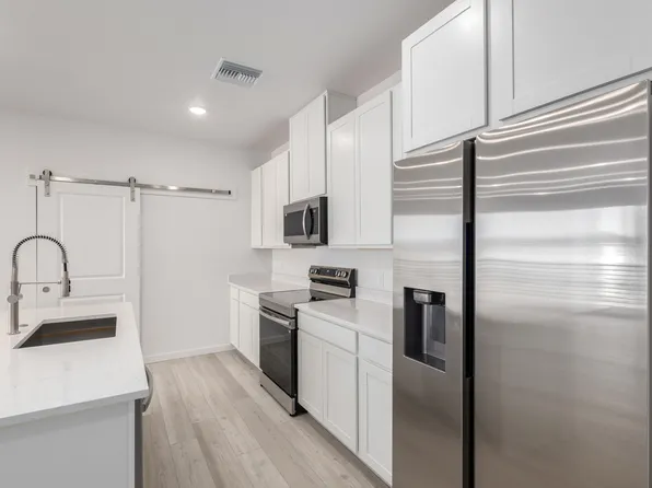 6153 N Ceylon St Unit 303, Denver, CO 80249