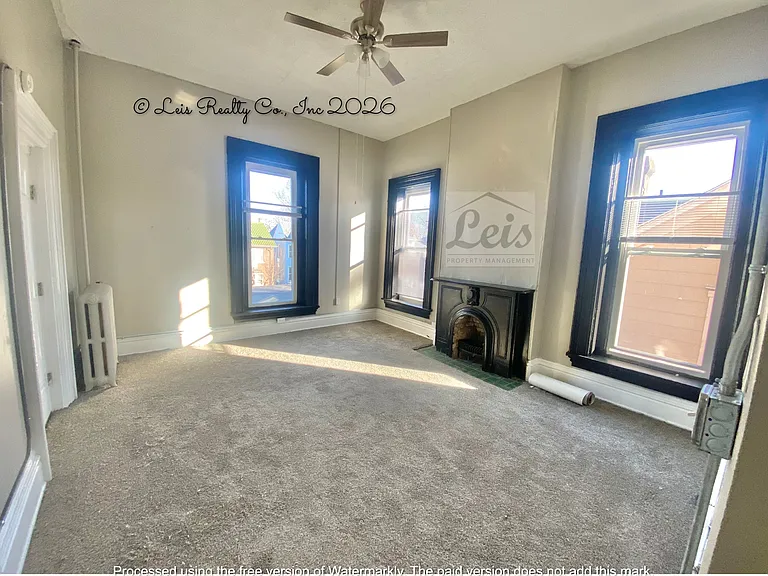 423 W 4th St #3 — Photo 2