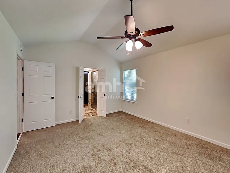 131 Hidden Creek Dr — Photo 8