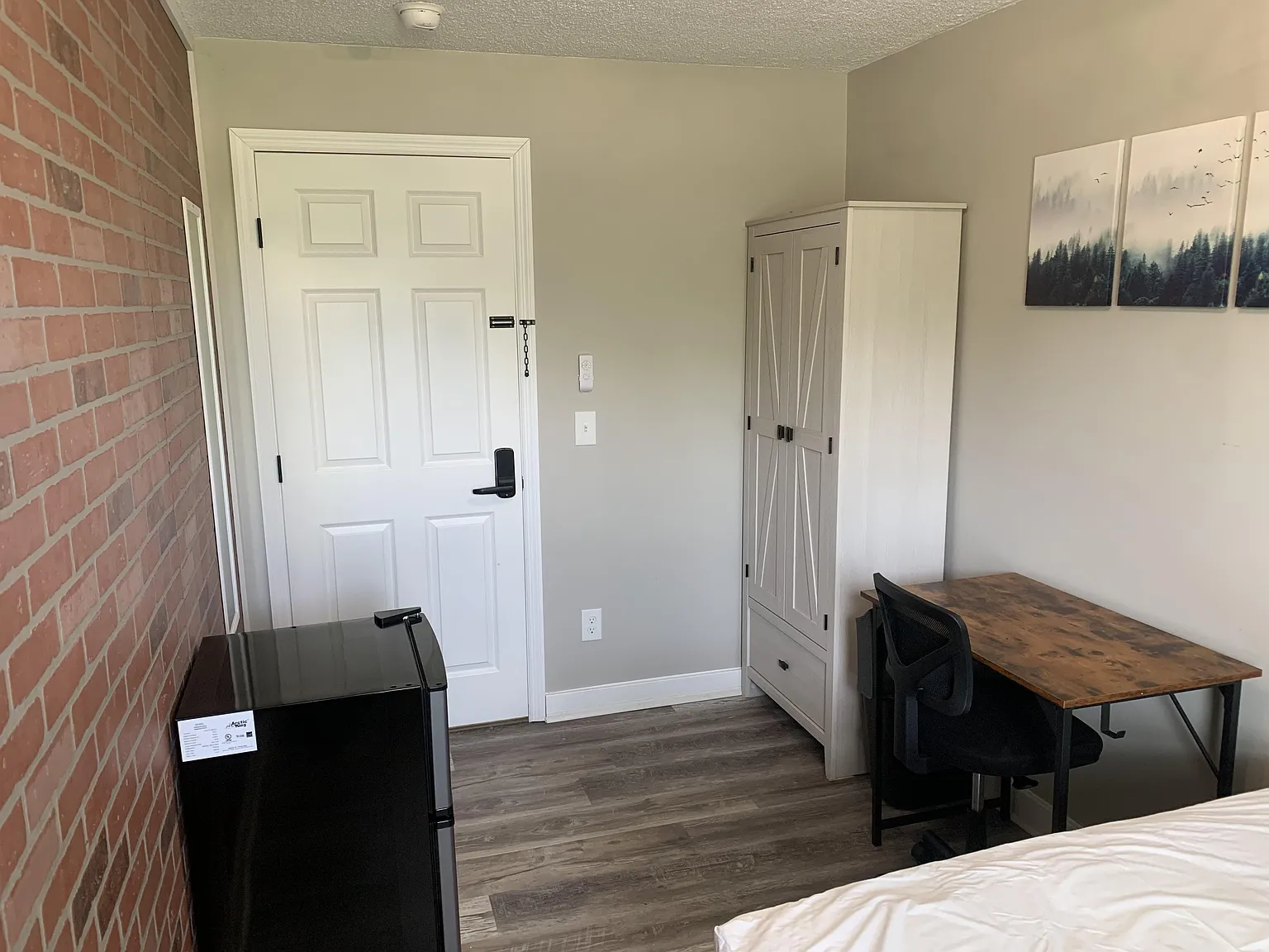 4 bed, 2.5 bath, 2000 sqft, $819 — Photo 3