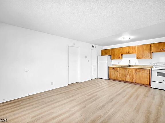 5th image of 3720 Royal Crest St APT 6