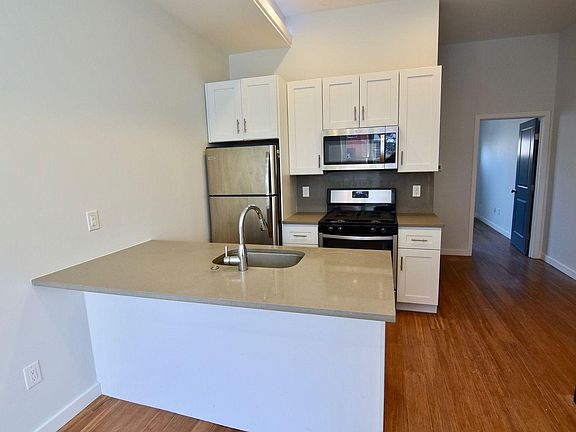 2nd image of 1402 N Franklin St #1A