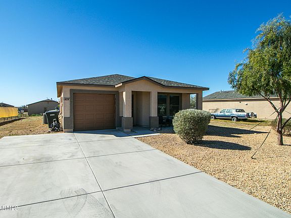3rd image of 479 CAHAN Drive