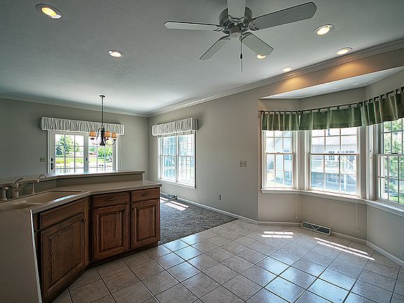 3rd image of 1804 Woodgate Dr