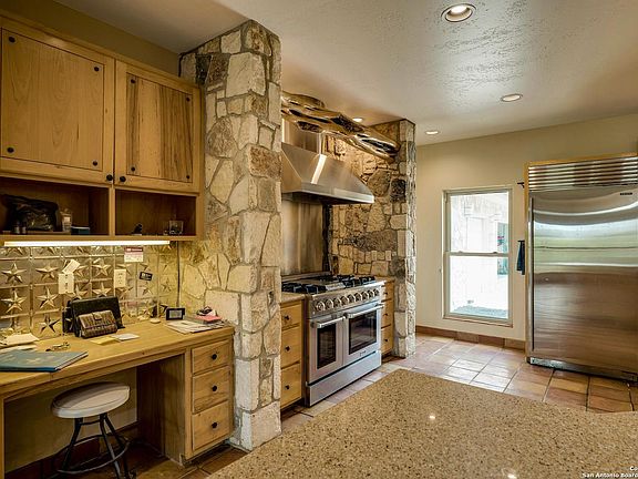 4th image of 752 Willow Springs Dr