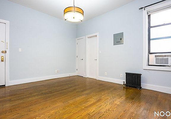3rd image of 35 Clarkson Ave APT 1A