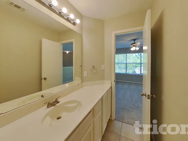 813 Indigo Ter — Photo 13