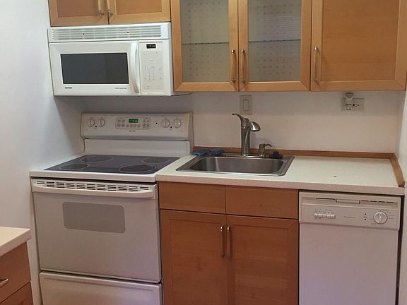 2nd image of 7220 N Claremont Ave
