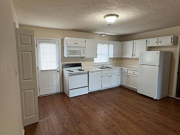 3rd image of 1717 Oshea St #B