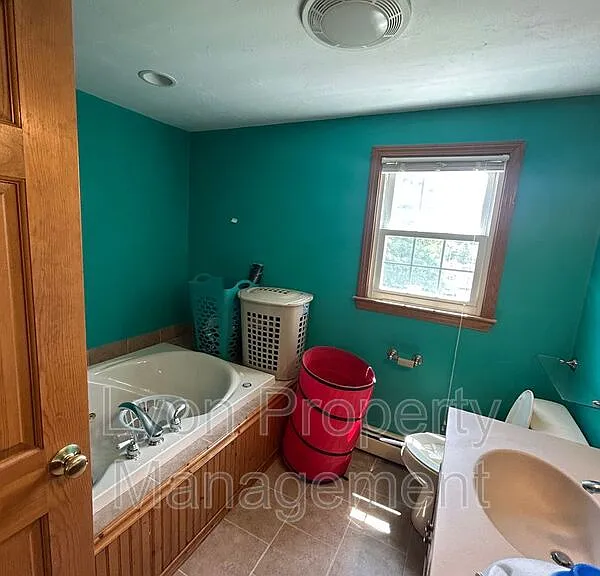 212 Tiffany St — Photo 22