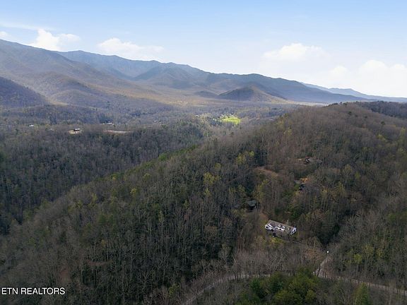 3rd image of 337 Costner Rd