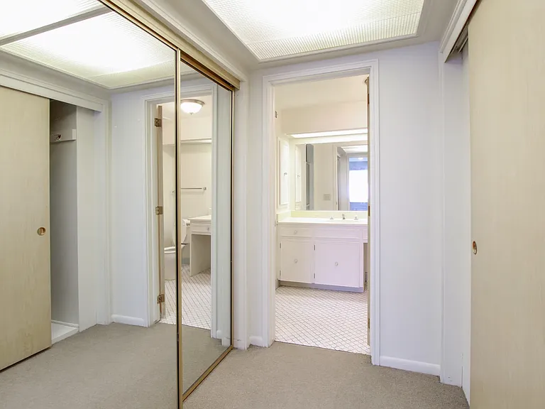Heritage Apartments — Photo 18
