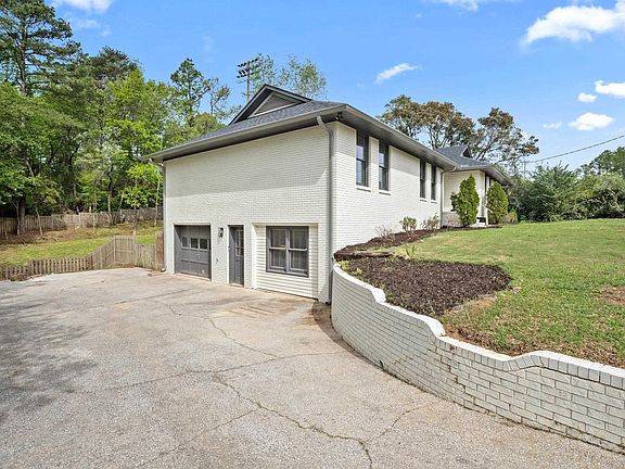 3rd image of 3528 Deerfield Dr