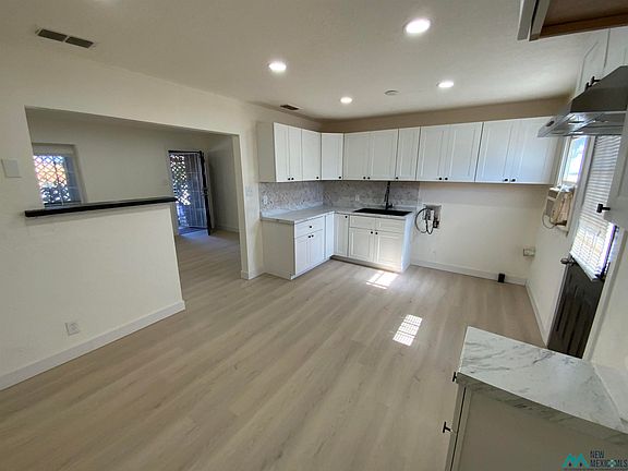 4th image of 2116 W 1st St