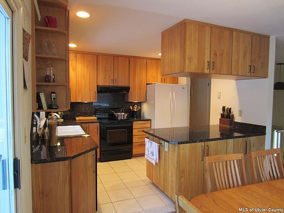 3rd image of 536 Hurley Ave