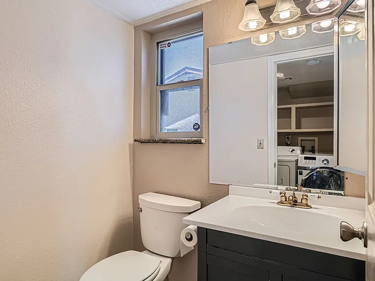 733 Strawberry Pl — Photo 11