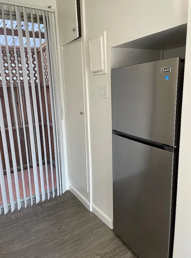 1 bed, 700 sqft, $2,420 — Photo 2