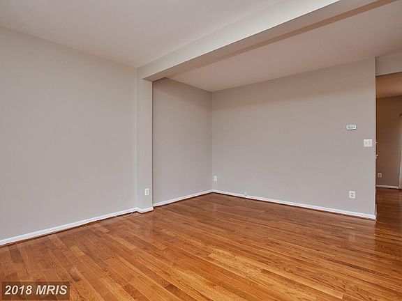 3rd image of 7738 Effingham Sq