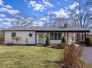 32 Crestwood Dr, Southbridge, MA 01550