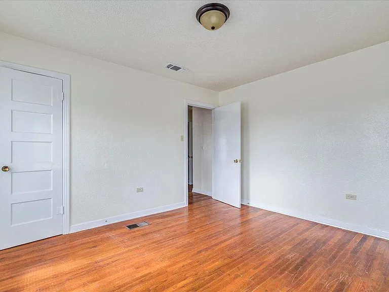1119 N Lbj Dr — Photo 18