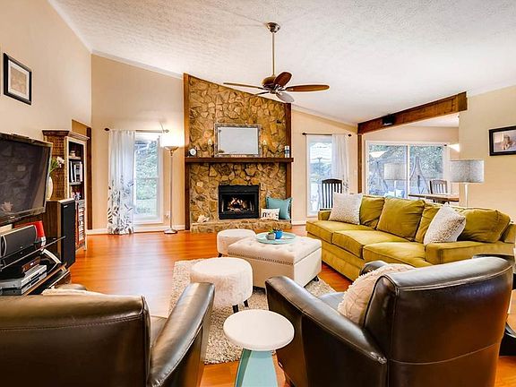 5th image of 845 Lake Forest Cir