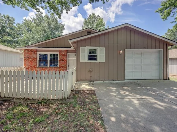 11321 W 77th Ter, Shawnee, KS 66214