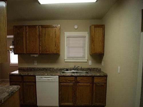 5th image of 720 Lake Dr