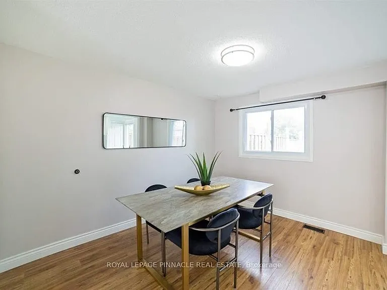 733 Parkview Cres — Photo 5