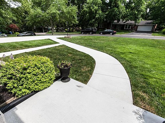 4th image of 10116 Elise Dr