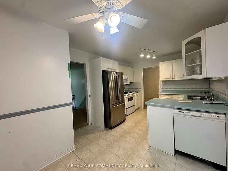 2063 Waters Edge Dr — Photo 8